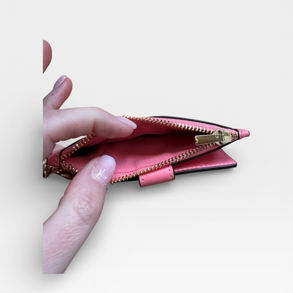 ✨ Coach Floral Leather Zip Card Case Keychain – Baby Pink (NWT) ✨ - Picture 3 of 4